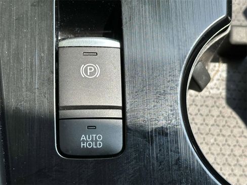 Used 2022 Nissan Rogue S image 9