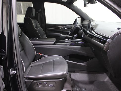 Certified 2024 Cadillac Escalade ESV Sport w/ LPO, ONYX Package image 32