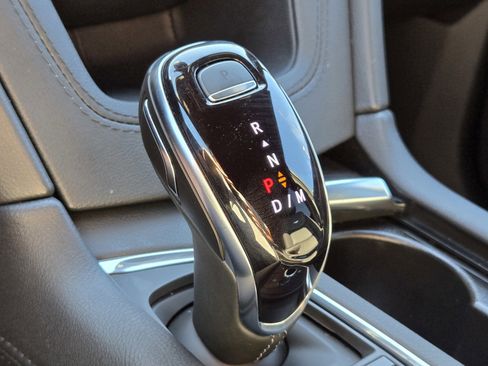 Used 2025 Cadillac XT6 Luxury image 22