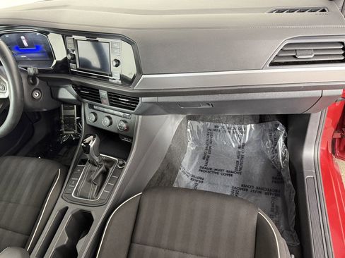 Used 2024 Volkswagen Jetta Sport image 12