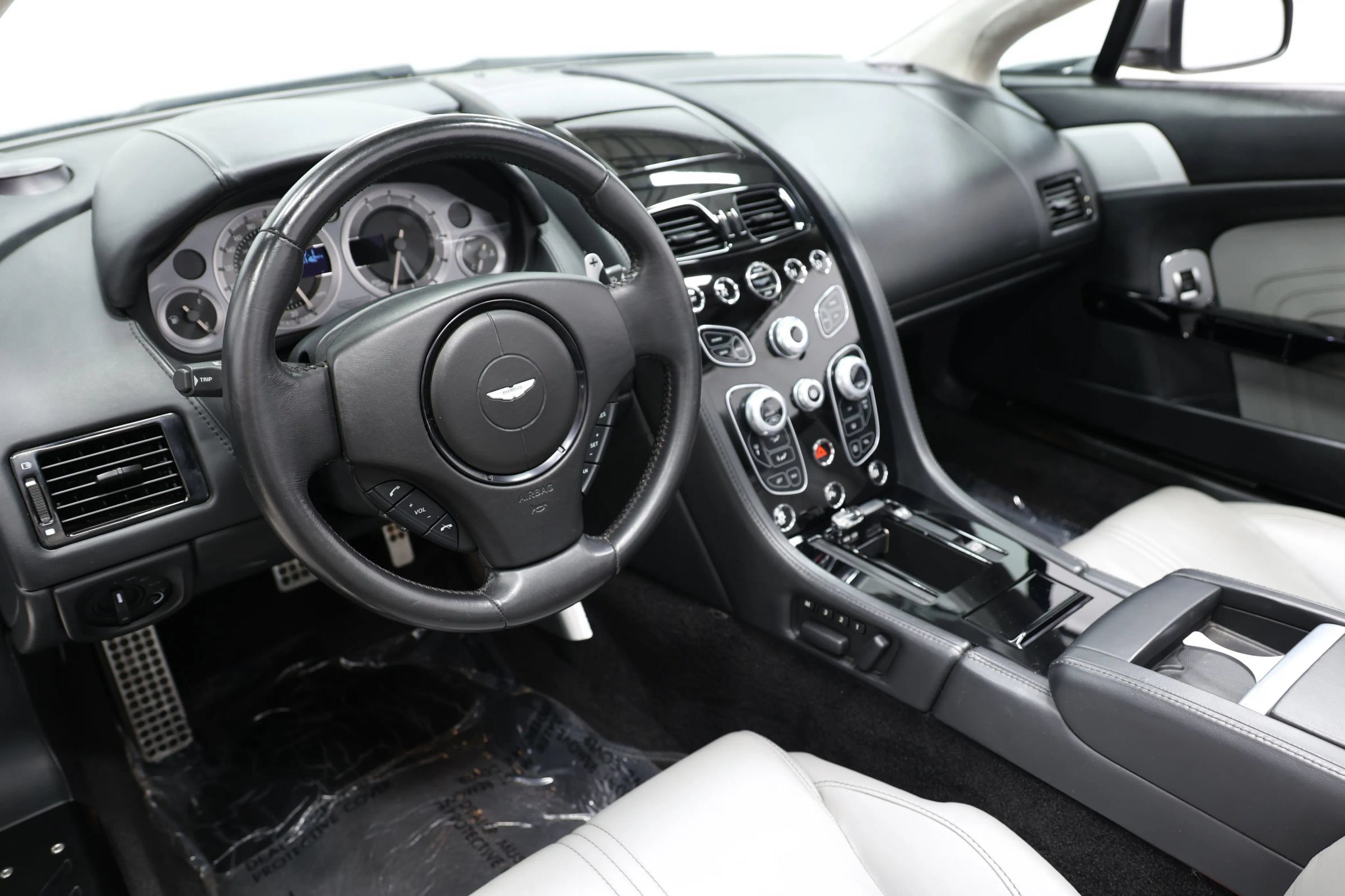 Used 2016 Aston Martin V8 Vantage S RWD image 23