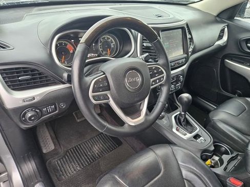 Used 2017 Jeep Cherokee Overland w/ Technology Group image 12