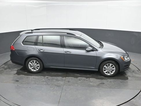 Used 2016 Volkswagen Golf S image 28