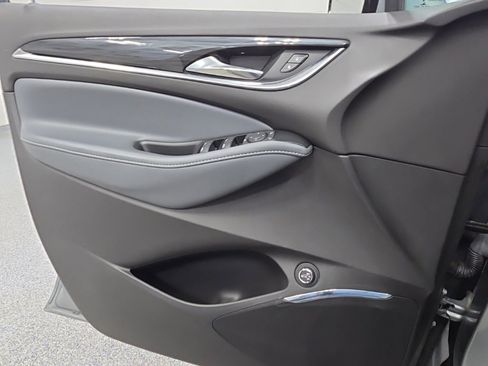 Used 2023 Buick Enclave Essence image 29