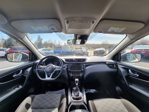 Used 2021 Nissan Rogue Sport SV image 9