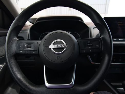 Used 2023 Nissan Rogue S AWD/4WD image 19