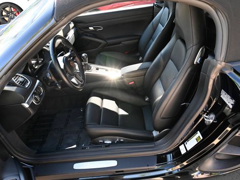 Used 2017 Porsche 718 Boxster RWD image 17