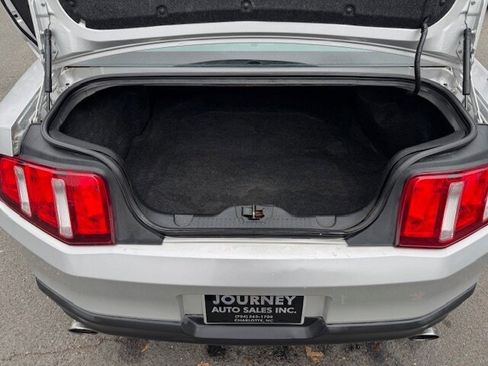 Used 2010 Ford Mustang GT Premium image 11