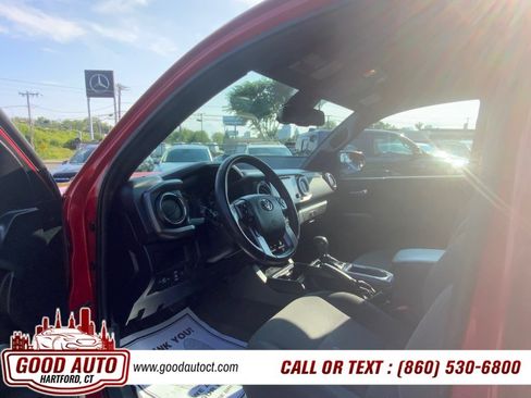 Used 2019 Toyota Tacoma TRD Sport w/ Technology Package AWD/4WD image 5