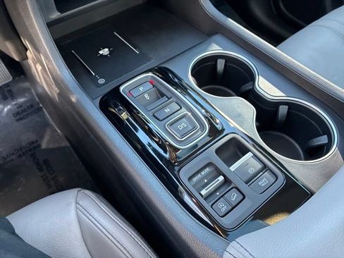 Used 2025 Honda Pilot Touring image 18