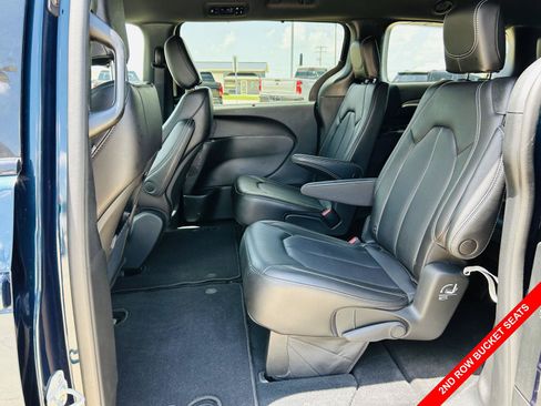 Used 2023 Chrysler Pacifica Touring-L w/ S Appearance Package FWD image 26