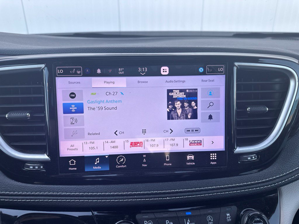 Used 2023 Chrysler Pacifica Limited w/ Uconnect Theater Family Group FWD image 50