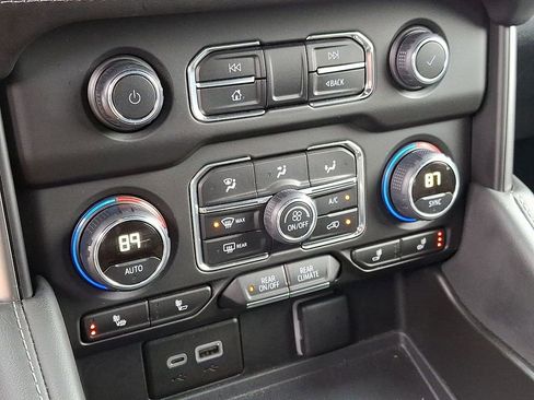 Used 2024 Chevrolet Tahoe Z71 w/ Luxury Package image 17