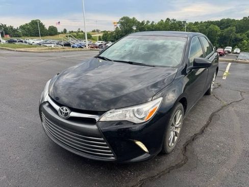 Used 2017 Toyota Camry XLE w/ Moonroof Package FWD image 7