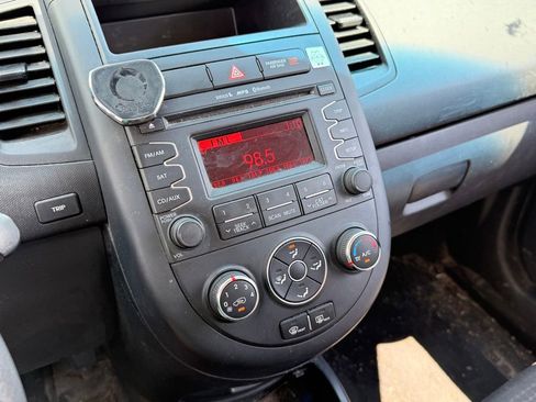 Used 2013 Kia Soul FWD image 9