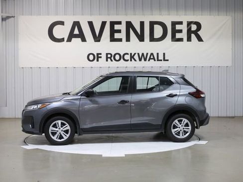 Certified 2025 Nissan Kicks Play S image 4