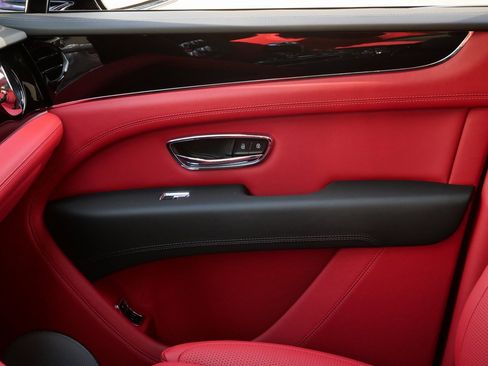 Used 2024 Bentley Bentayga Extended Wheelbase image 13