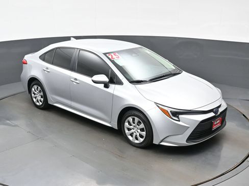 Used 2025 Toyota Corolla LE FWD image 32