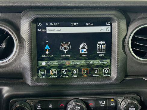 Used 2022 Jeep Wrangler Sahara w/ Cold Weather Group image 21