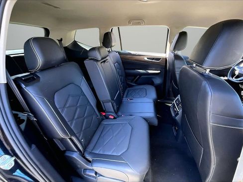 Used 2025 Volkswagen Atlas SE image 22