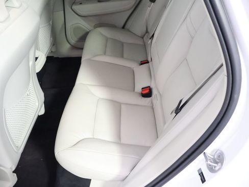 Used 2023 Volvo XC60 B5 Plus AWD/4WD image 46
