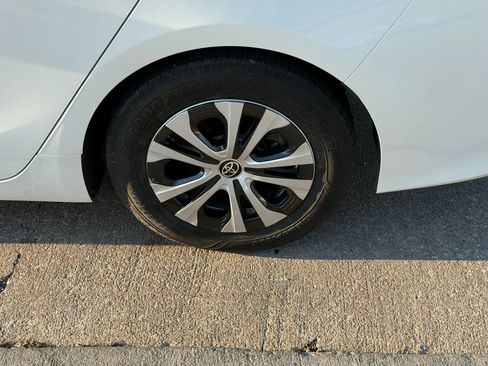 Used 2022 Toyota Prius Prime LE image 42