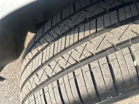 Used 2011 Lincoln MKS image 24