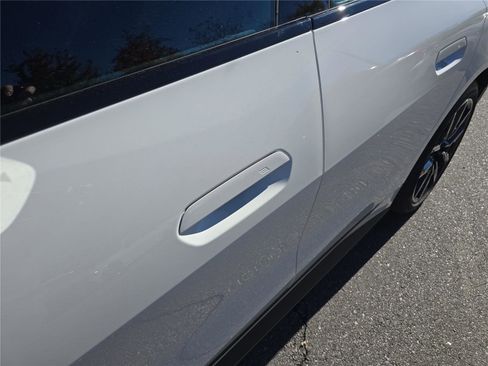 New 2025 BMW i4 xDrive40i image 13