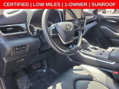 Used 2024 Toyota Highlander XLE FWD image 23