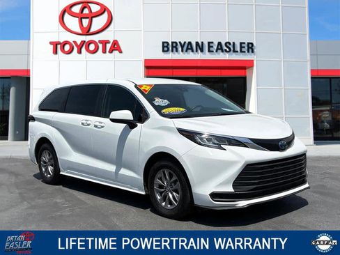 Used 2022 Toyota Sienna LE FWD image 1