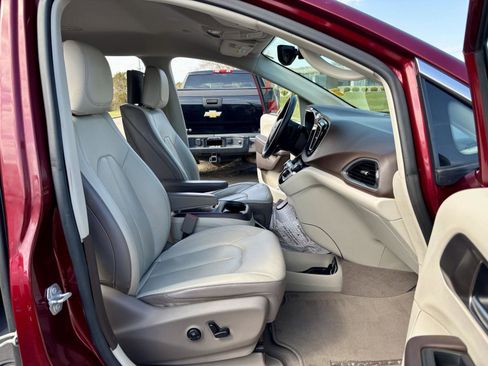 Used 2018 Chrysler Pacifica Touring-L Plus image 7