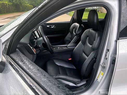 Certified 2025 Volvo V60 B5 Cross Country Plus AWD/4WD image 33