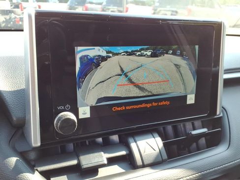 Used 2023 Toyota RAV4 LE AWD/4WD image 21