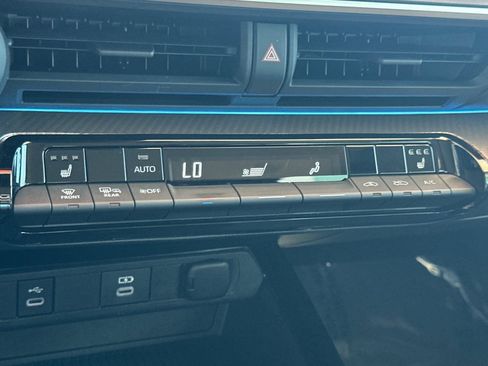 Certified 2023 Toyota Prius XLE FWD image 23