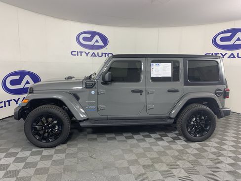Used 2022 Jeep Wrangler Unlimited Sahara AWD/4WD image 6