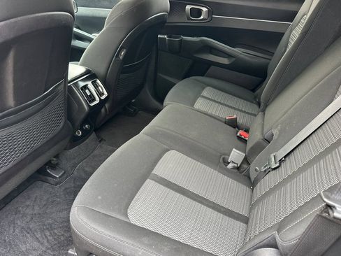 Used 2022 Kia Sorento LX AWD/4WD image 12