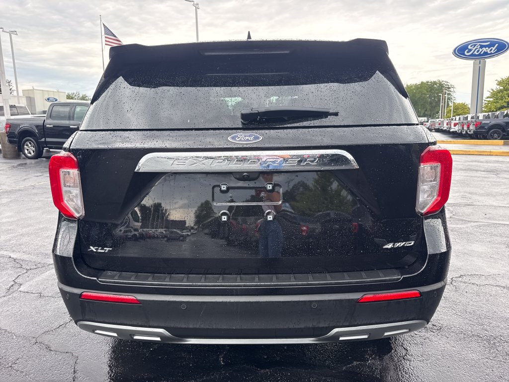 Used 2024 Ford Explorer XLT w/ Equipment Group 202A AWD/4WD image 8