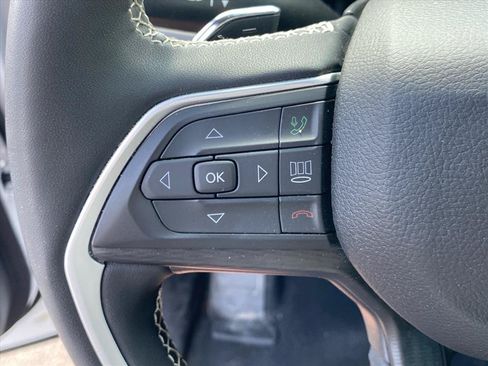Used 2024 Jeep Grand Cherokee L Altitude AWD/4WD image 18