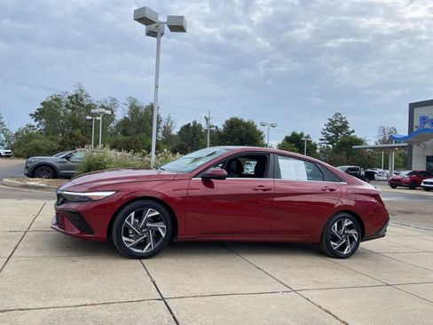 Used 2025 Hyundai Elantra Limited FWD image 6