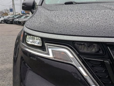 Used 2023 Kia Carnival LX image 10