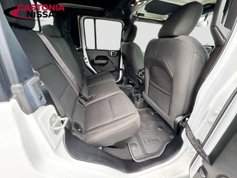 Used 2021 Jeep Gladiator Willys image 35