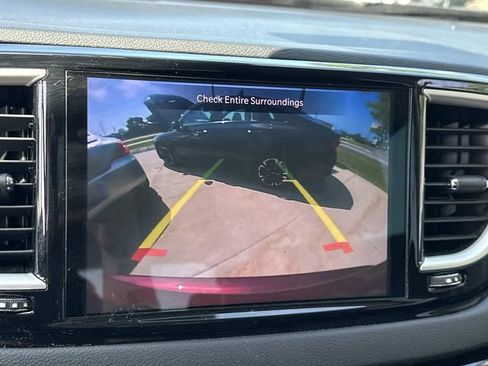 Used 2023 Chrysler Pacifica Touring-L FWD image 23