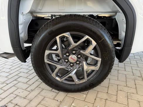 New 2026 GMC Sierra 1500 SLE image 11