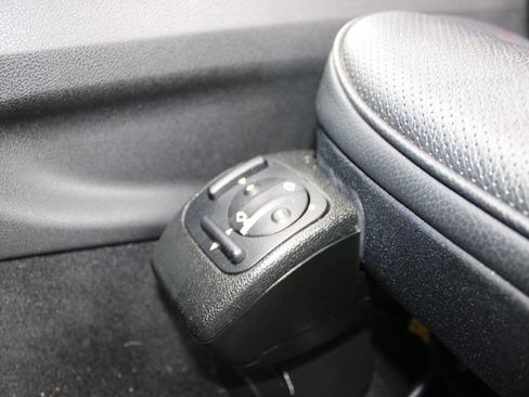 Used 2012 Mercedes-Benz GL 550 4MATIC image 21