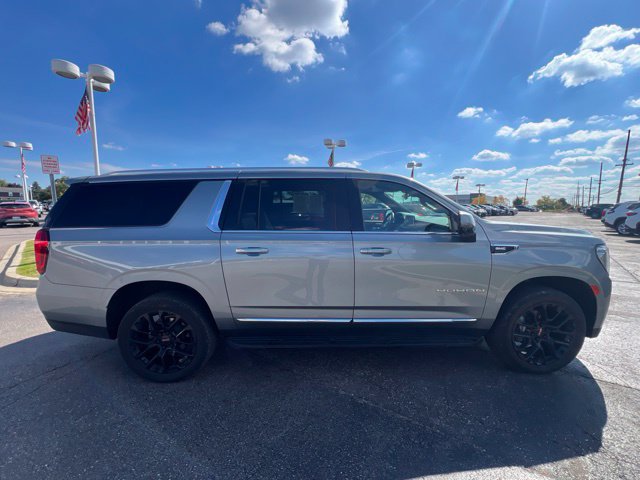 Used 2023 GMC Yukon XL SLT w/ SLT Premium Package AWD/4WD image 4