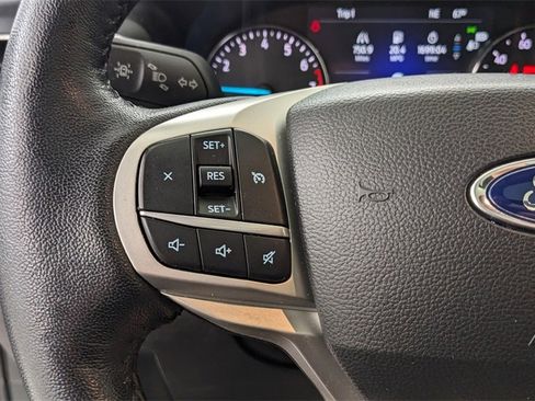 Certified 2022 Ford Explorer XLT w/ Equipment Group 202A image 33
