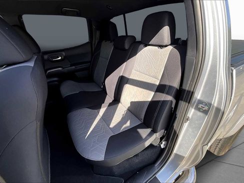 Used 2020 Toyota Tacoma TRD Sport w/ Technology Package RWD image 18
