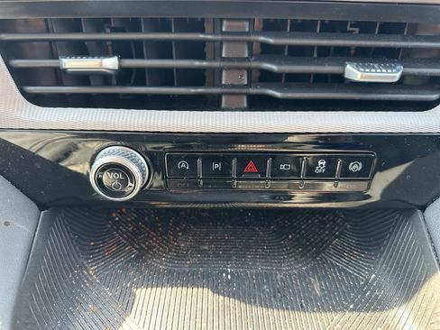 Used 2025 Ford Explorer Active image 25