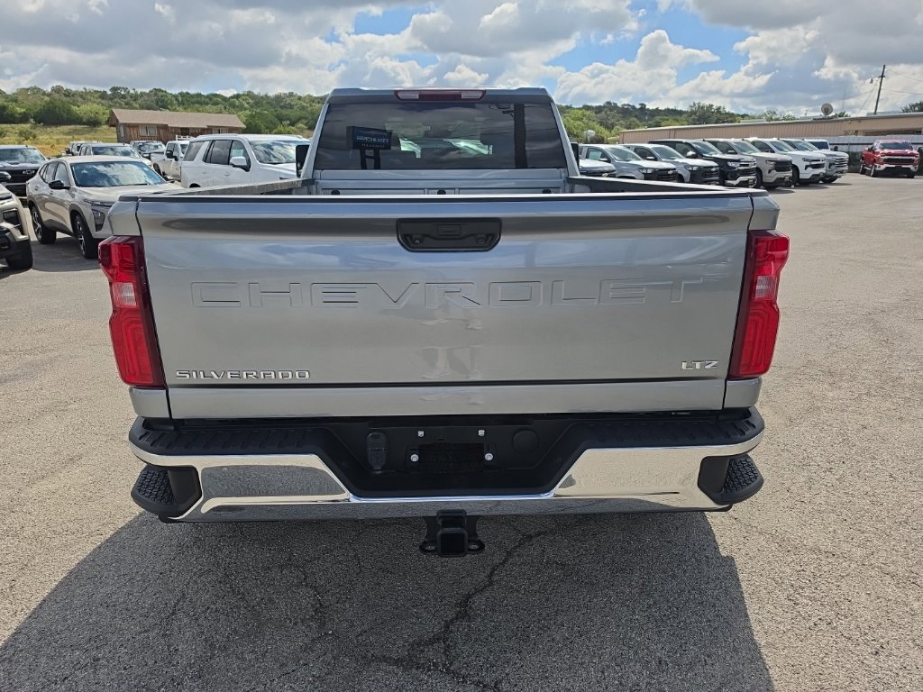 Used 2024 Chevrolet Silverado 3500 LTZ w/ LTZ Convenience Package AWD/4WD image 7