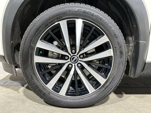 Used 2024 Nissan Pathfinder Platinum image 31